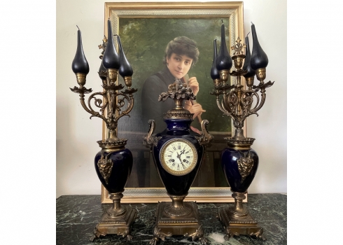 סט גארניטורה (Garniture) איטלקי מרשים הכולל שעון קמין עשוי ברונזה