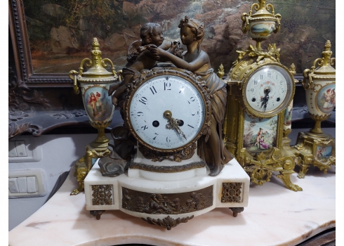 'Vénus et Cupid' - שעון קמין צרפתי עתיק מתקופת נפוליאון השלישי