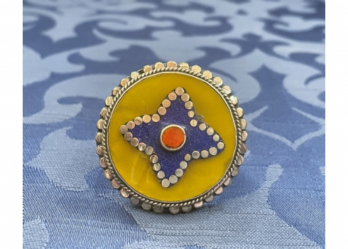 טבעת טורקמנית ישנה, עשויה מתכת וכסף נמוך, מעוטרת אמייל
