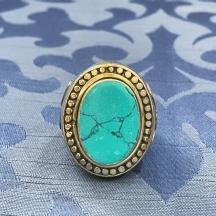 טבעת טורקמנית ישנה עשויה מתכת וכסף נמוך, משובצת טורקיז