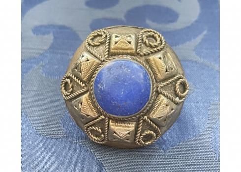 טבעת טורקמנית ישנה עשויה מתכת וכסף נמוך, משובצת אמייל