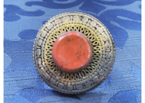 טבעת טורקמנית ישנה, עשויה כסף נמוך ומשובצת אבן