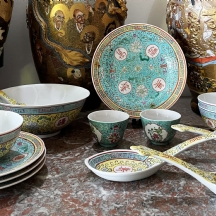 סט סיני ישן עשוי חרסינה מעוטרת באמייל