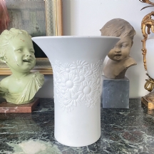אגרטל גרמני ישן ויפה מתוצרת: 'רוזנטל' (Rosenthal Studio-line), מסדרת 'המרגניות'