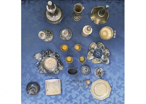 לוט של 21 פריטים עשויים כסף יצרנים שונים, חותמות שונות משקל הכסף הכולל: 988 גרם