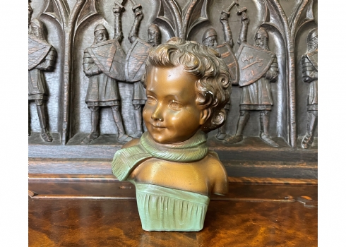 פסל Bust ישן בדמות ראש ילדה, עשוי גבס צבוע חתום: 'Arnova'