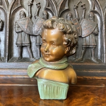 פסל Bust ישן בדמות ראש ילדה, עשוי גבס צבוע חתום: 'Arnova'