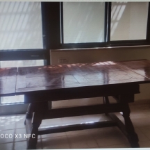 שולחן עתיק לפינת אוכל מהמאה ה-19, עשוי עץ