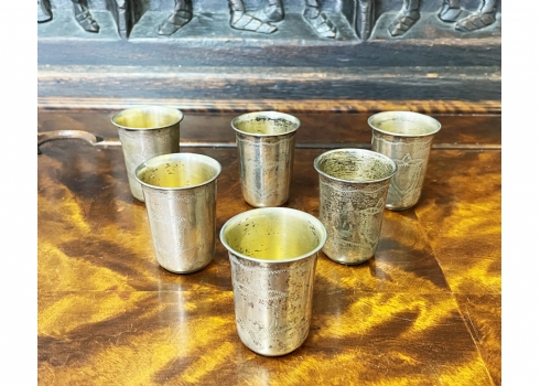סט של 6 כוסיות כסף ישנות מתקופת פלשתינה א"י, חתומות 84P, מעוטרות