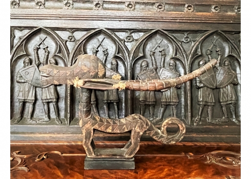 עיטור ראש מסוג 'Chiwara' או 'Chi Wara', בדמות אנטילופה (Bamana Antelope Headdres