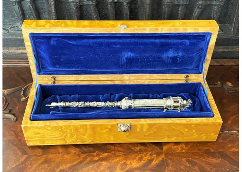 פריט יודאיקה ייחודי אצבע לספר תורה, יצירת מופת של הצורף ניקולאי וולפוביץ