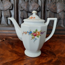קומקום פורצלן גרמני קטן, מתוצרת: 'רוזנטל' (Rosenthal), דגם 'מריה', חתום