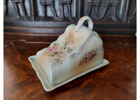 כלי אנגלי עתיק (ויקטוריאני) לחריץ גבינה, המאה ה-19, עשוי חרסינה מעוטר בהדפס פרחו