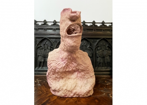 ציונה שמשי - אחד מה'צועקים', 1989, פסל גדול עשוי חימר שרוף וצבע אקריליק, חתום ומ
