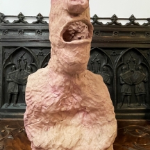 ציונה שמשי - אחד מה'צועקים', 1989, פסל גדול עשוי חימר שרוף וצבע אקריליק, חתום ומ