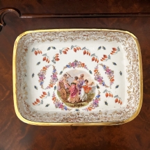 כלי הגשה צרפתי מלבני מתוצרת: 'Aluminite Frugier Limoges France', מעוטר בהדפסים