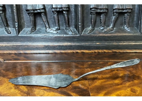 כף עוגה גדולה עשויה כסף '800', כפי הנראה גרמנית, חתומה, משקל: 121 גרם