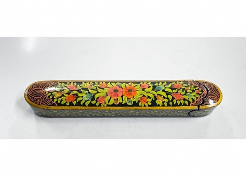 קלמדן (Qalamdan) פרסי ישן (קלמר איסלמי), עשוי עץ ולכה ומעוטר ציורי יד בדגם פרחים