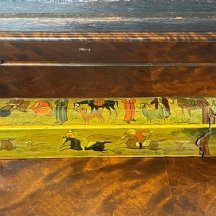 קלמדן (Qalamdan) פרסי גדול (קלמר איסלמי), עשוי עץ ולכה ומעוטר ציורי יד