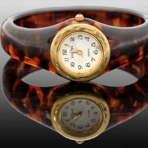 שעון יד לאישה מתוצרת 'LOUIE PION' עם רצועת צמיד קשיחה