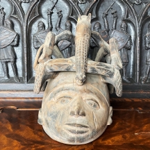 מסכת Gelede mask אפריקאית עתיקה של אנשי הירובה (Yoruba peoples) מבנין (Benin)