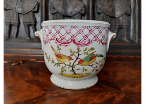 עציץ פורצלן קטן (Cache Pot)  מתוצרת 'Ludwigsburg' (גרמניה), מעוטר ציורי יד