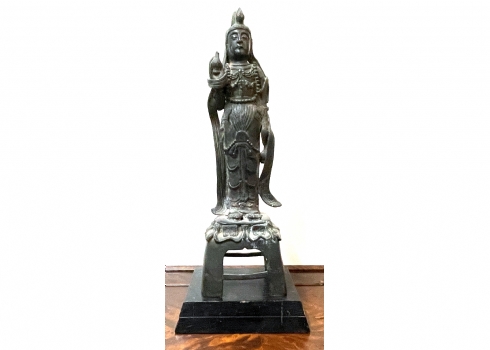 פסל סיני עתיק עשוי ברונזה, בדמות האלה 'גואן יין (Kwan-yin Guan-yin)