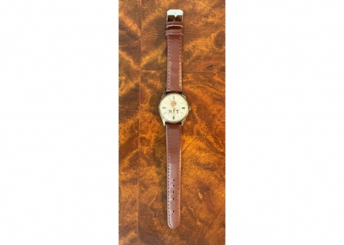 שעון יד אמריקאי ישן לגבר מתוצרת חברת: 'Bulova', במצב עבודה תקין, מתכת, רצועת עור