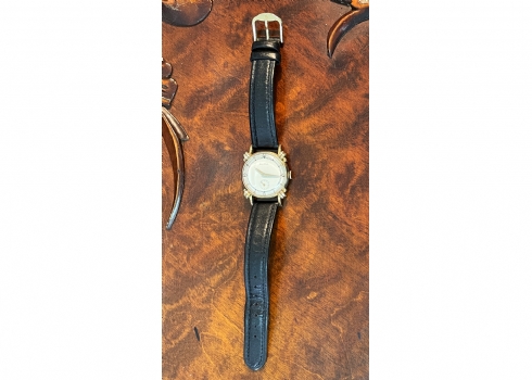 שעון יד אמריקאי ישן לגבר מתוצרת חברת: 'Bulova', במצב עבודה תקין, מתכת מצופה זהב