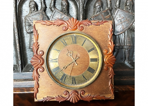 שעון קיר רוסי סובייטי ישן מתוצרת: 'BECHA', עשוי עץ, חתום, לא נבדק מצב עבודה