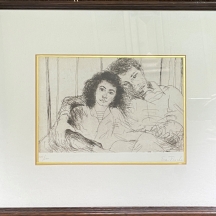 'זוג יושב חבוק' - תחריט ישן, חתום בעיפרון (Eva Fircler ?), ממוספר: 175/200