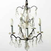 נברשת תקרה צרפתית עתיקה (Chandelier) עשויה ברונזה וקריסטל, בת יותר ממאה שנה