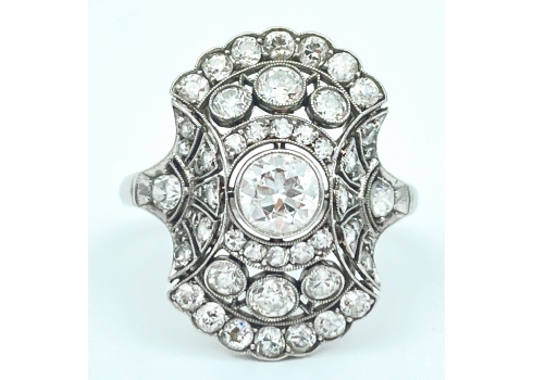 טבעת אר דקו עתיקה ויפה מאד בת כמאה שנה, עשויה פלטינה משובצת יהלומים