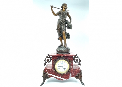 שעון קמין צרפתי עתיק מסוף המאה ה-19, עשוי שיש גריוטה (Griotte Marble) אדום