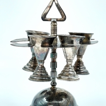 מעמד ישראלי מתוצרת 'מכסף', עשוי מתכת מצופה כסף, חתום, 4 גביעים