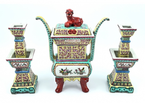 סט גארניטורה (Garniture) סיני דקורטיבי בסגנון 'המשפחה הצהובה' (Famille jaune)