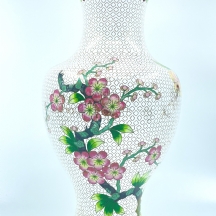 אגרטל קלואזונה (Cloisonne) סיני ישן וגדול, עשוי נחושת מצופה זהב ומעוטר באמייל