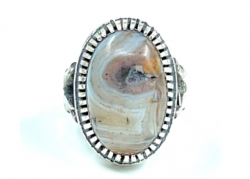 טבעת פרסית ישנה, עשויה מתכת מצופה כסף ומשובצת באבן טבעית