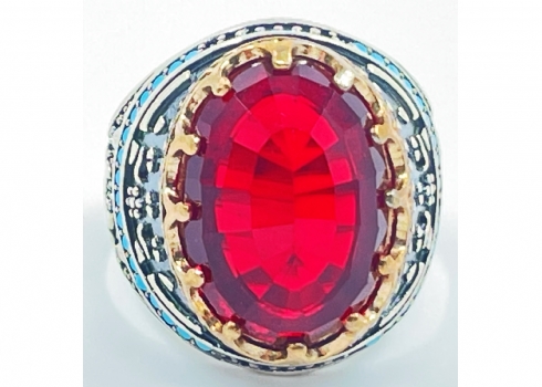 טבעת ישנה, עשויה כסף 'סטרלינג' (חתומה: '925') ומשובצת באבן צבעונית