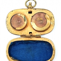 ארנק עתיק לכסף קטן (למטבעות) עשוי פינצ'בק (Pinchbeck), סוף המאה ה-19