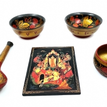 לוט הכולל תמונת 'פלך' רוסית (Palekh) מלבנית ועוד 4 פרטי חוחלומה