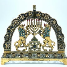 לאספני חנוכיות ישנות - חנוכייה ישנה עשויה פליז