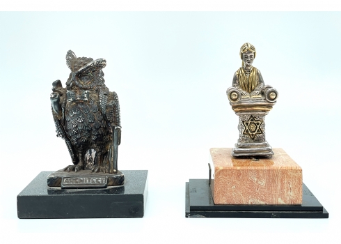 זוג פסלוני כסף שונים, עשויים כסף 'סטרלינג' (חתומים 925)