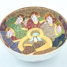 קערת פורצלן סטסומה (Satsuma) יפנית ישנה מהמחצית הראשונה של המאה העשרים, מעוטרת