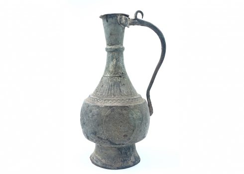 קנקן מים פרסי עתיק מהמאה ה-19, עשוי נחושת, ידית מעוטרת ב'תלתל', ציפוי בדיל