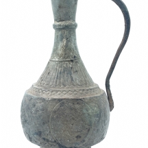 קנקן מים פרסי עתיק מהמאה ה-19, עשוי נחושת, ידית מעוטרת ב'תלתל', ציפוי בדיל