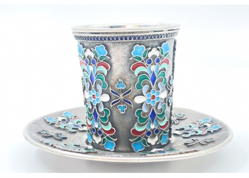 כוס כסף רוסית ותחתית תואמת, מעוטרת 'אמייל קלואזונה' (Cloisonne) צבעוני, חתום