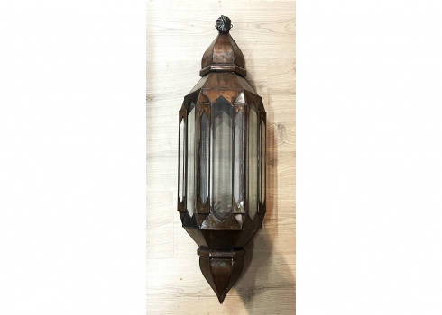מנורה איסלאמית גבוהה וצרה (מנורת פנס / Lantern), עשויה נחושת וזכוכית