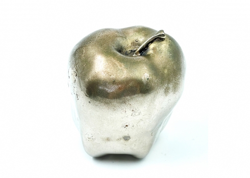 משקולת נייר בצורת תפוח, עשויה מתכת מצופה כסף, לא חתום