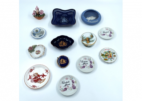 לוט של 13 כלי פורצלן ישנים שונים